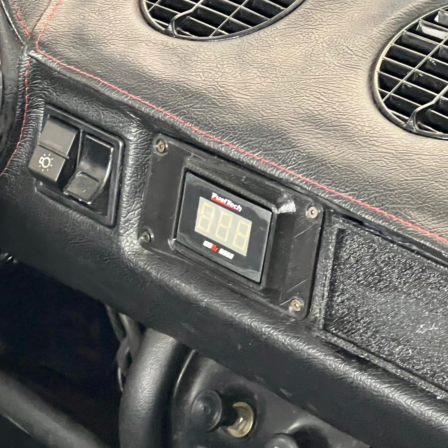 Soporte POD wideband Fueltech Fiat 128